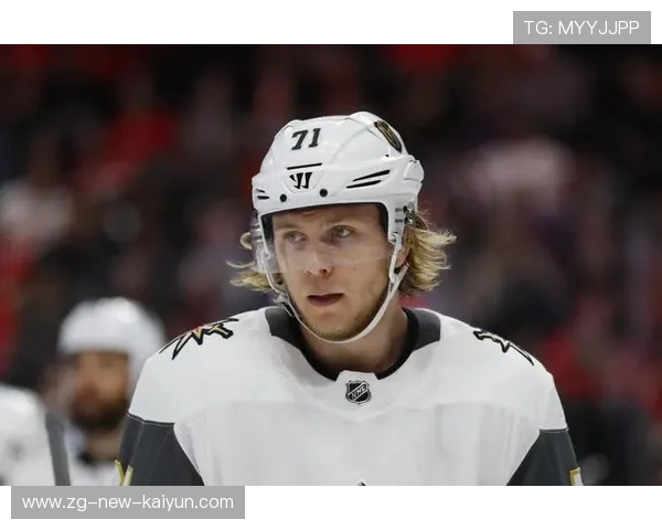 冰球前锋单挑整条防线，强行突破得手