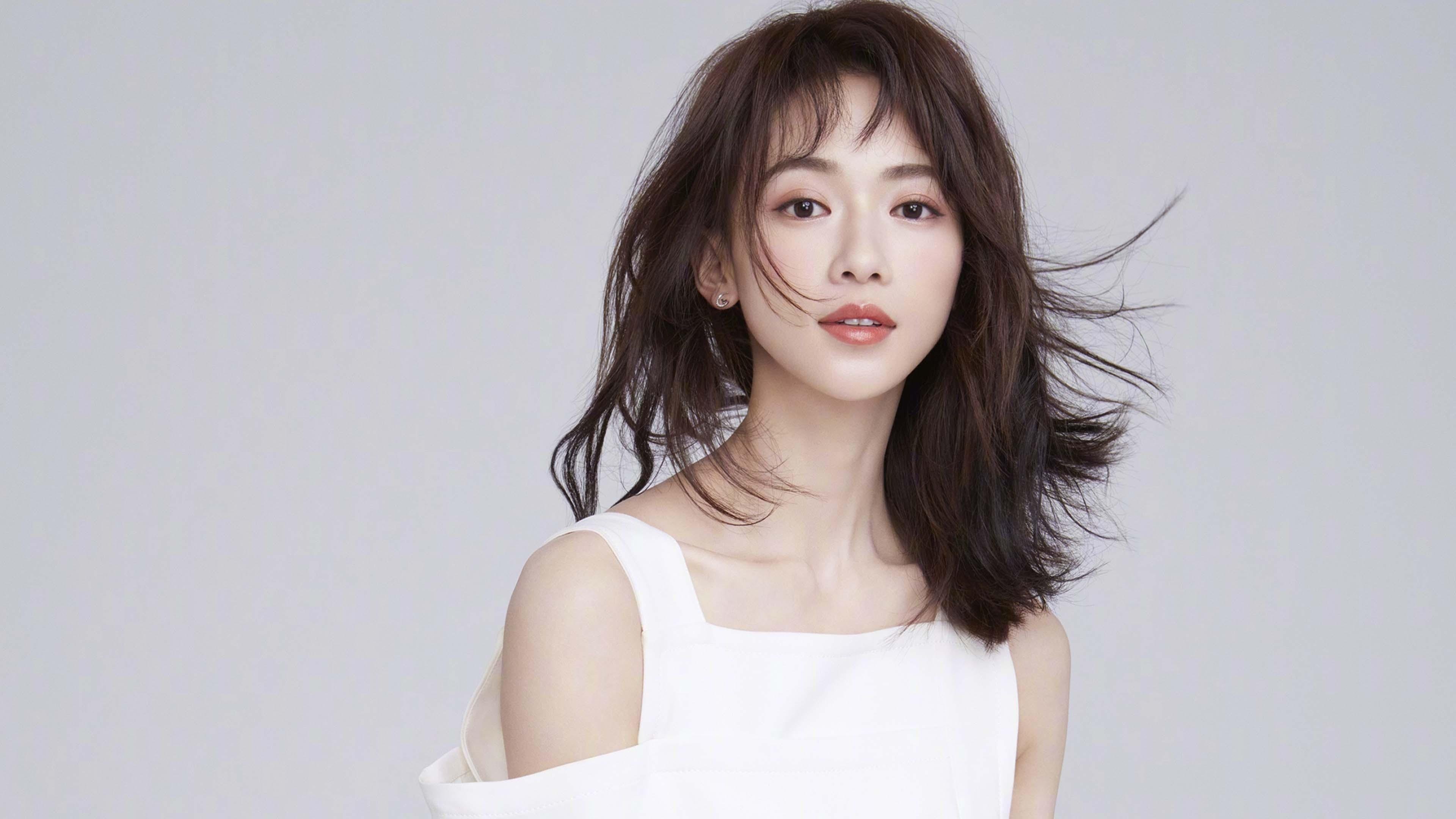 开云体育在线下载-老鹰主教练称赞球员态度转变是胜利关键,老鹰主帅因言论不当被罚25000美元